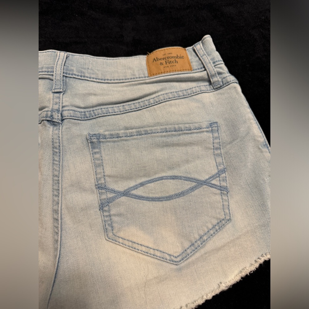 A&F Light High Rise Shorts - Picture 6 of 6